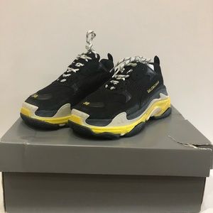 Balenciaga triple S size 8/ C 38